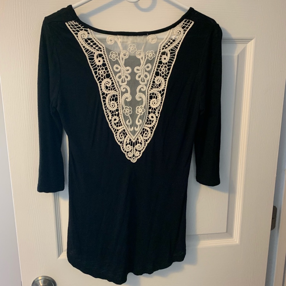 Lace back 3/4 sleeve tee